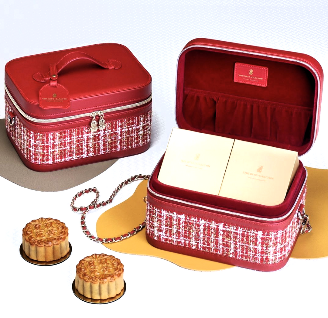 The Ritz-Carlton, Millenia Singapore Assorted Baked Mooncakes 4pcs (Limited Edition Bag)