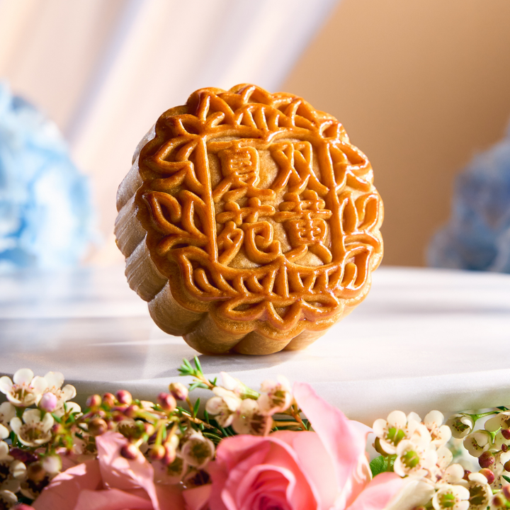 The Ritz-Carlton, Millenia Singapore, White Lotus Seed Paste with Double Yolk (4pcs)