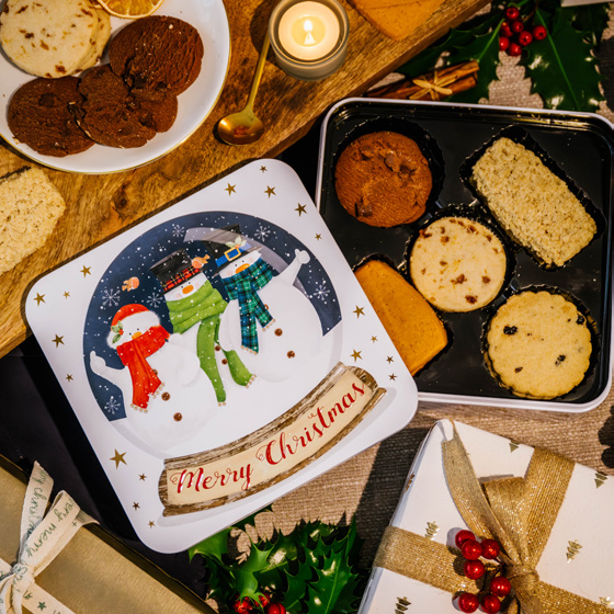 Farmhouse Embossed Snowmen Snow globe Assortment Tin 400g [754]