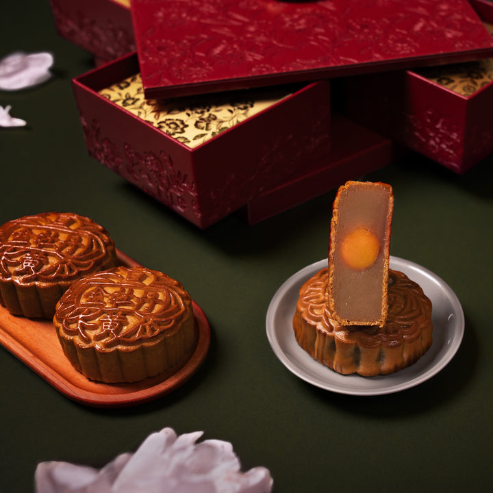 Conrad Singapore Marina Bay Single Yolk with White Lotus Paste [Less Sugar] (4 Pieces)