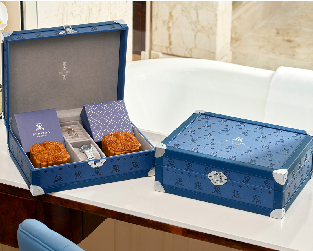 The St. Regis Singapore Reduced Sugar White Lotus Paste with Macadamia Nuts (4pcs)