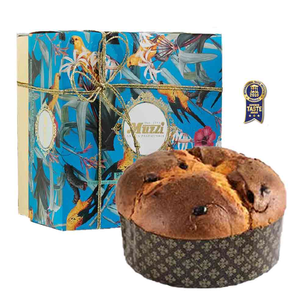 Box of 1kg Muzzi classic panettone with citrus peel and sultanas